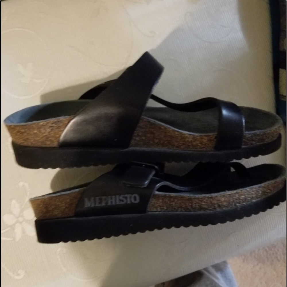 One brand new pair of Mephisto size 35 Portugal made in 🇵🇹